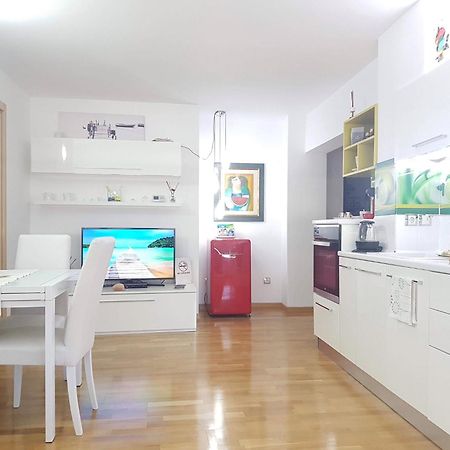 White Dream Suites Iasi Exteriör bild