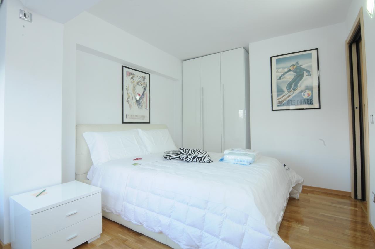 White Dream Suites Iasi Exteriör bild
